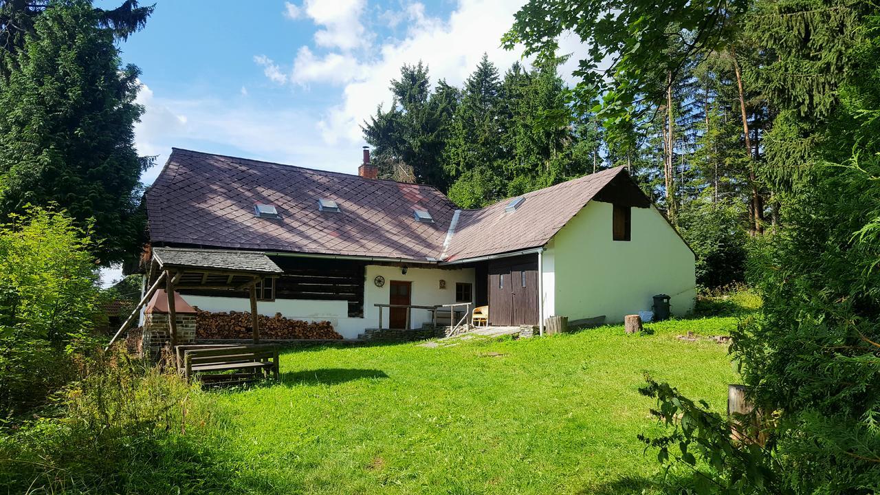 Malebná chalupa u Javorníku na Šumavě Vacov Exteriér fotografie