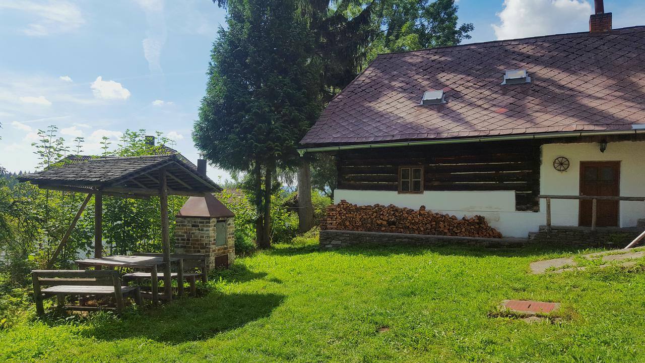 Malebná chalupa u Javorníku na Šumavě Vacov Exteriér fotografie
